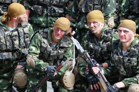 Военнослужащие 80-го отдельного аэромобильного полка