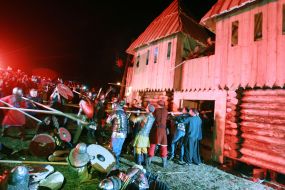 Участники шоу воссоздания средневековых рыцарских поединков