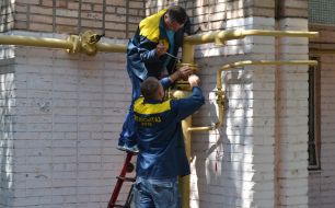 Community services workers disconnected from the gas supply to the house