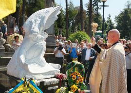 Monument on the grave of the composer Igor Bilozir