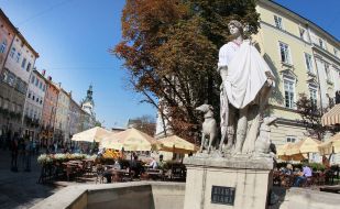 Скульптура богини Дианы