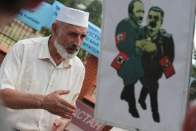 Участник митинга