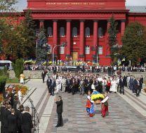 Возложение цветов к памятнику Тарасу Шевченко