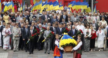 Возложение цветов к памятнику Тарасу Шевченко