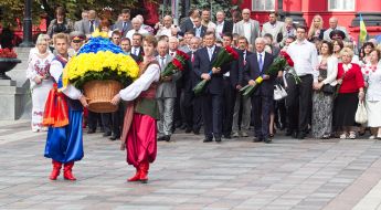 Возложение цветов к памятнику Тарасу Шевченко