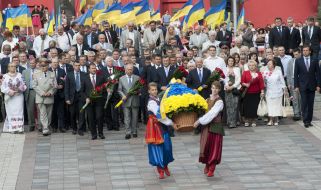 Возложение цветов к памятнику Тарасу Шевченко