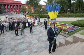 Возложение цветов к памятнику Тарасу Шевченко