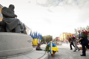 Возложение цветов к памятнику Михаилу Грушевскому