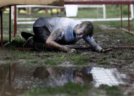 Participant of races on the survival «Kozak challenge»
