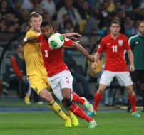 Andrey Yarmolenko and Ashley Cole