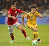 Yevgeniy Konoplyanka and Kyle Walker