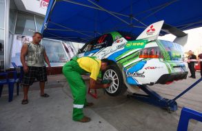 Maintenance crews rally