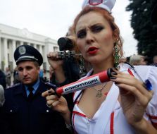 Participant of the action satirical Democratic Party of Ukraine