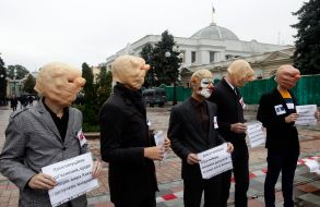 The members of the Movement of the Guy Fawkes in masks