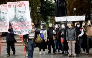 The members of the Movement of the Guy Fawkes in masks