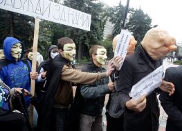 The members of the Movement of the Guy Fawkes in masks