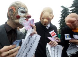 The members of the Movement of the Guy Fawkes in masks