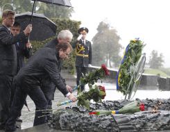 Aleksandr Popov and Anatoly Prysyazhnyuk