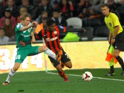 Douglas Costa and Igor Perduta
