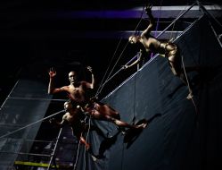 Перфоманс  LA PORTE D'OR