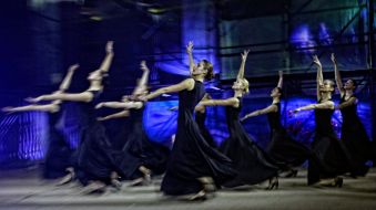 Перфоманс  LA PORTE D'OR