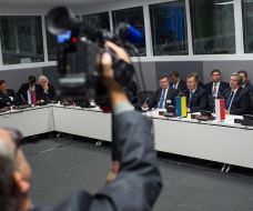 Viktor Yanukovych, Leonid Kozhara and Bronislaw Komorovsky