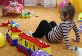 Девочка в детском саду