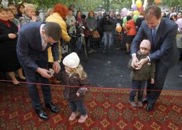 Александр Попов на открытии детского сада