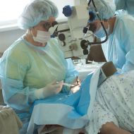 Лікарі проводять операцію