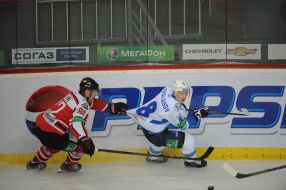 Игровой момент матча