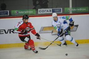 Игровой момент матча