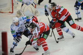 Игровой момент матча