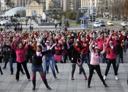 Participants of  "Salsa in rose" dancing marathon