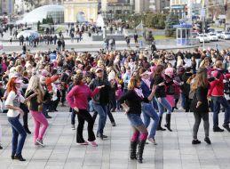 Participants of  "Salsa in rose" dancing marathon