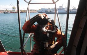 Член команди рятувального судна Чорноморського флоту "ЕПРОН"