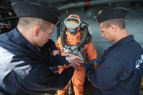 Члени команди рятувального судна Чорноморського флоту "ЕПРОН"