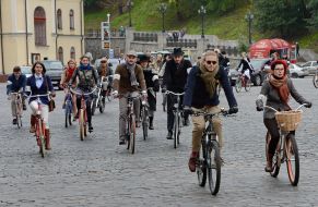 "Tweed Run" Autumn Bike Ride participants