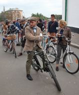 "Tweed Run" Autumn Bike Ride participants