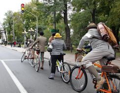 "Tweed Run" Autumn Bike Ride participants