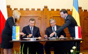 Viktor Yanukovych and Bronislaw Komorowski