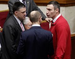 Vitaliy Klichko, Arseniy Yatsenyuk and Oleg  Tyagnibok