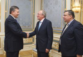 Viktor Yanukovich and Sean Barrett