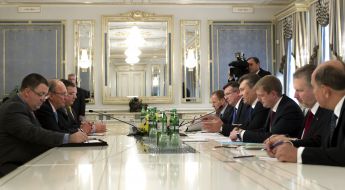 Viktor Yanukovich and Sean Barrett