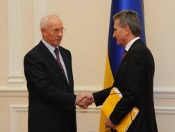 Nikolay Azarov and Günther Oettinger