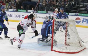 Шайба в воротах ХК "Динамо" (Минск)