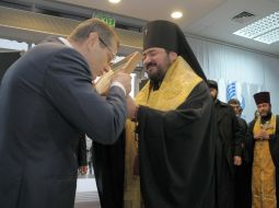 Aleksandr Vilkul and Archbishop Anufry 