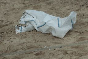 Пакет на песке