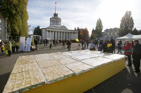 Найбільше канапе з сиром