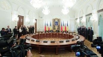 The signing of bilateral documents