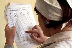 Demonstration of new laboratory equipment for winemaking